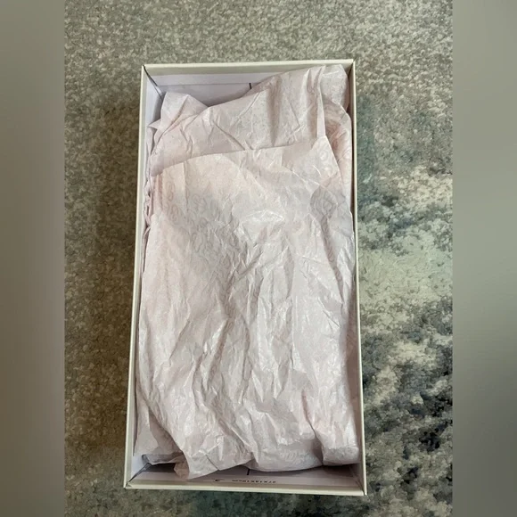 Bandolino Kayte 2 Silver Rhinestone Thong Sandals - Size 6.5 (NIB) - Picture 11 of 12